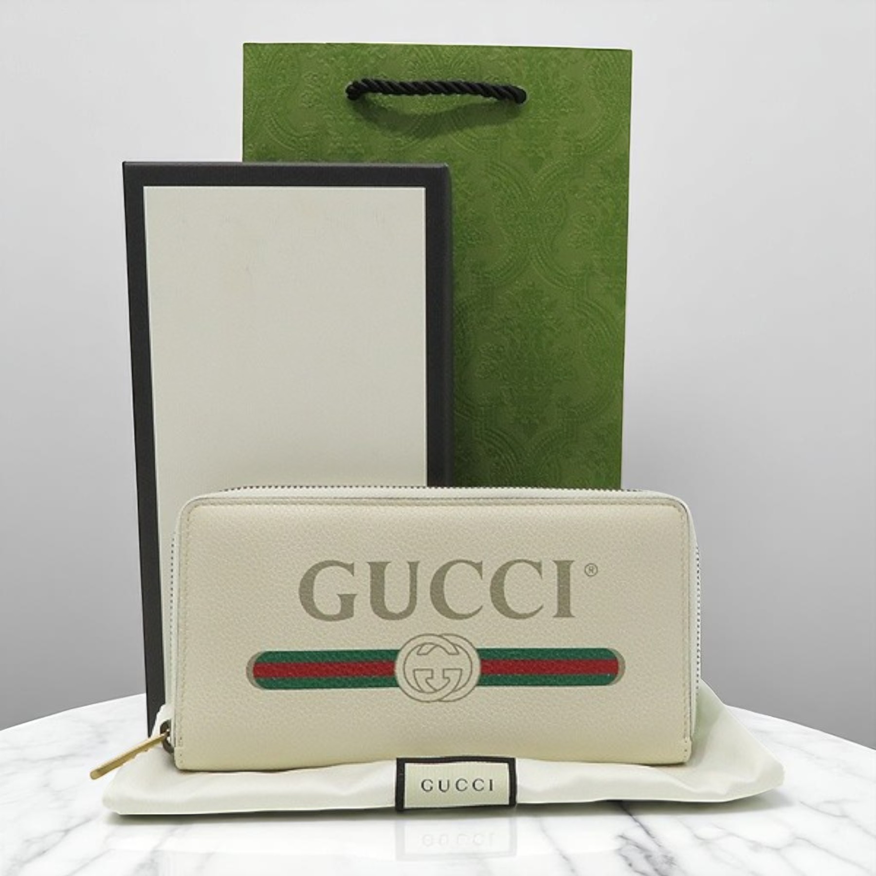 《GUCCI》ロゴ プリント ジップアラウンド 長財布 中古 美品