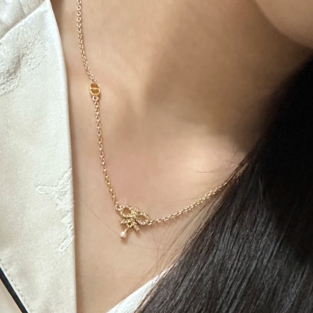 国内すぐ【Dior】大人可愛い Le Noeud de Dior ネックレス