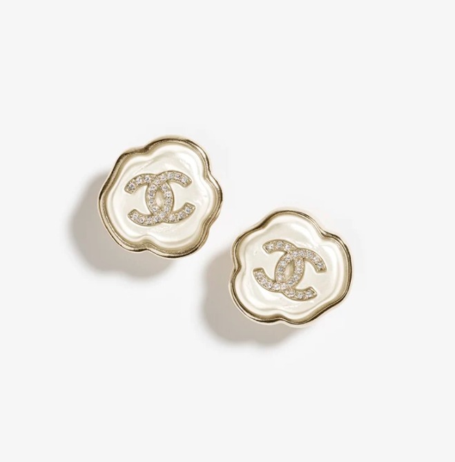 《雲のような美しさ♪》CHANEL ピアス CCロゴ