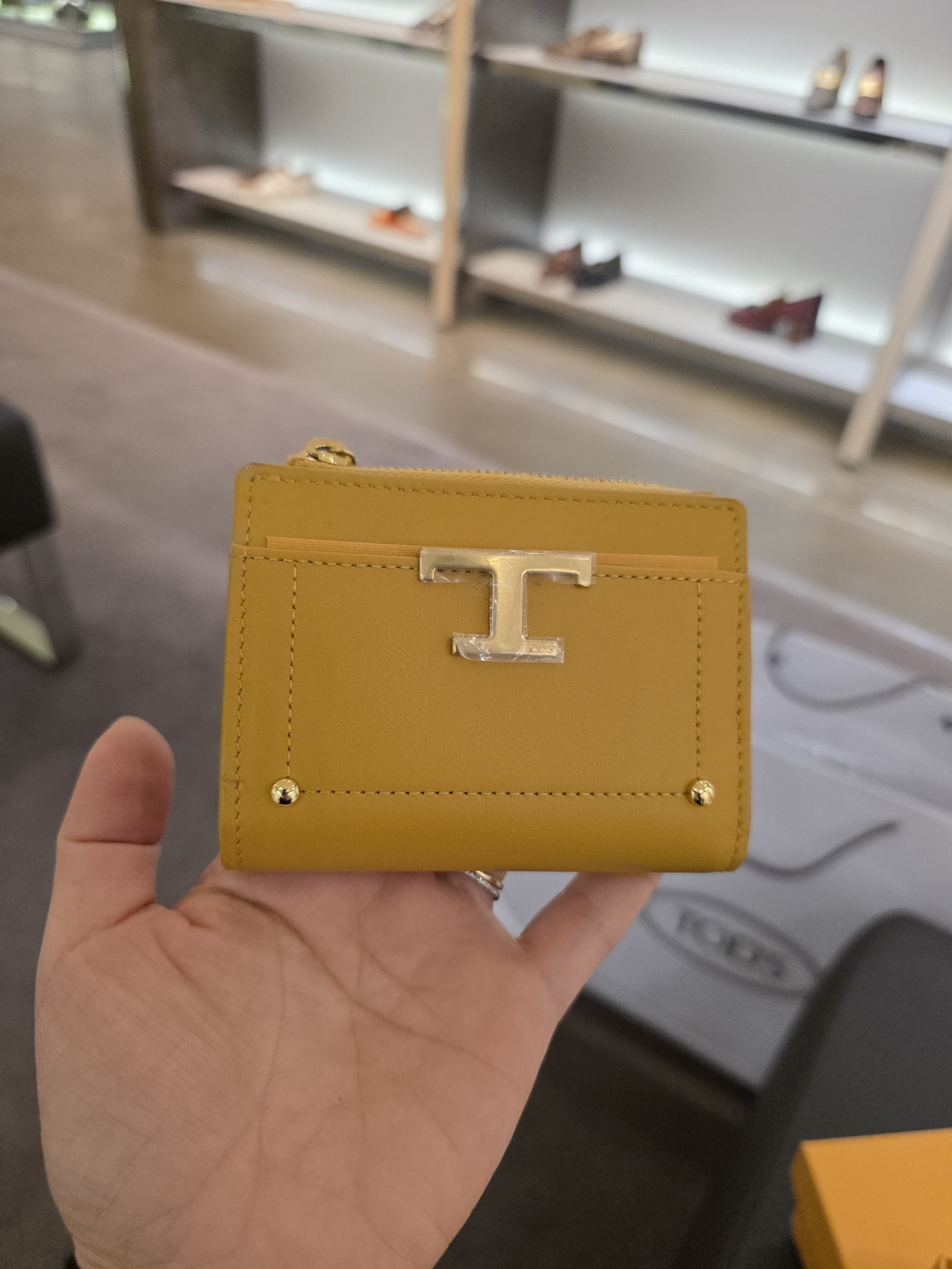 大特価セール!【TOD'S】Timeless 二つ折り財布 紙幣＆小銭入れ可