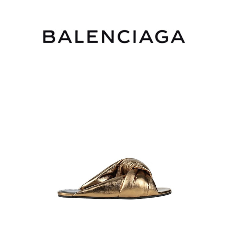 眼を引く☆ BALENCIAGA サンダル