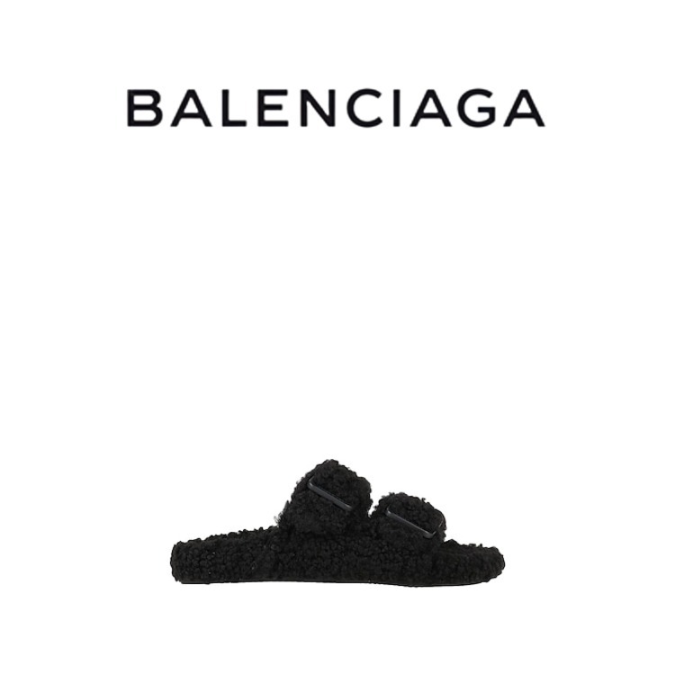 もこもこが可愛い BALENCIAGA サンダル