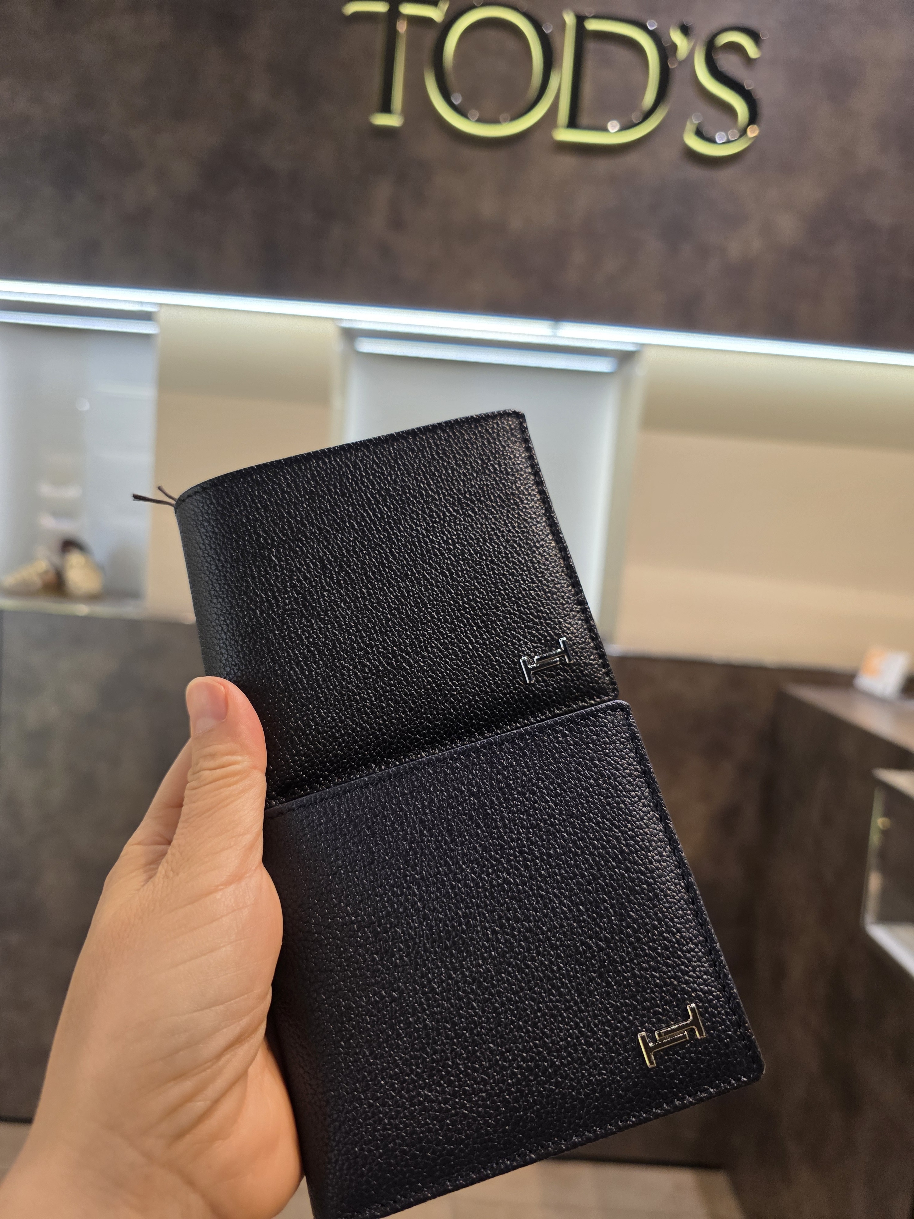 ♪プレゼント用♪【TOD'S直営店】ダブルT 二つ折り財布 コイン付