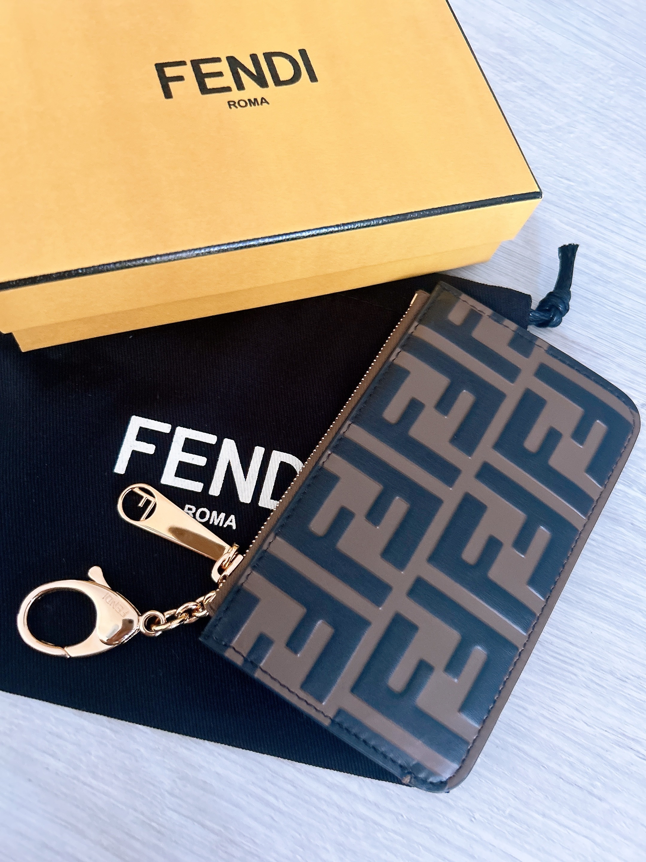 【国内発送】FENDIキーリング付ケースフラグメント*スマート財布