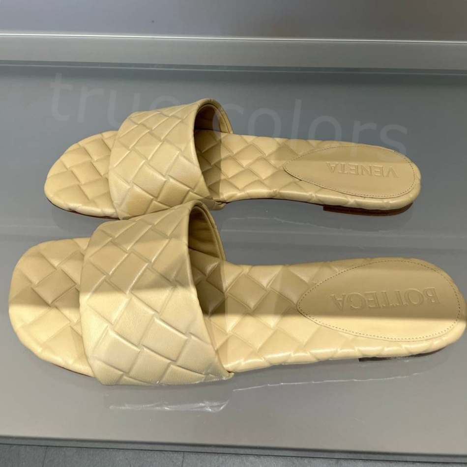 BOTTEGA VENETA イントレチャート AMY フラット ミュール*BEIGE