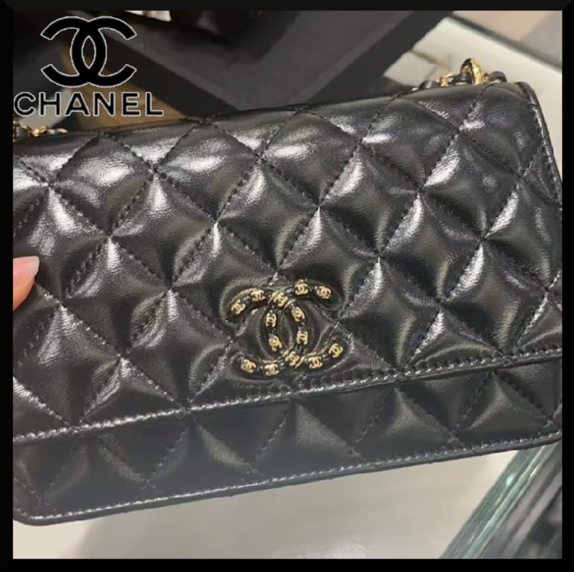 【手元に品格を】CHANEL チェーンウォレット 限定ロゴ