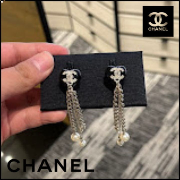 【上品に揺れる】CHANEL ロングピアス パール CCマーク
