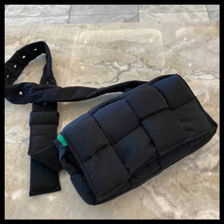 【おしゃれ度UP】BOTTEGA VENETA Cassette Tech ベルトバッグ