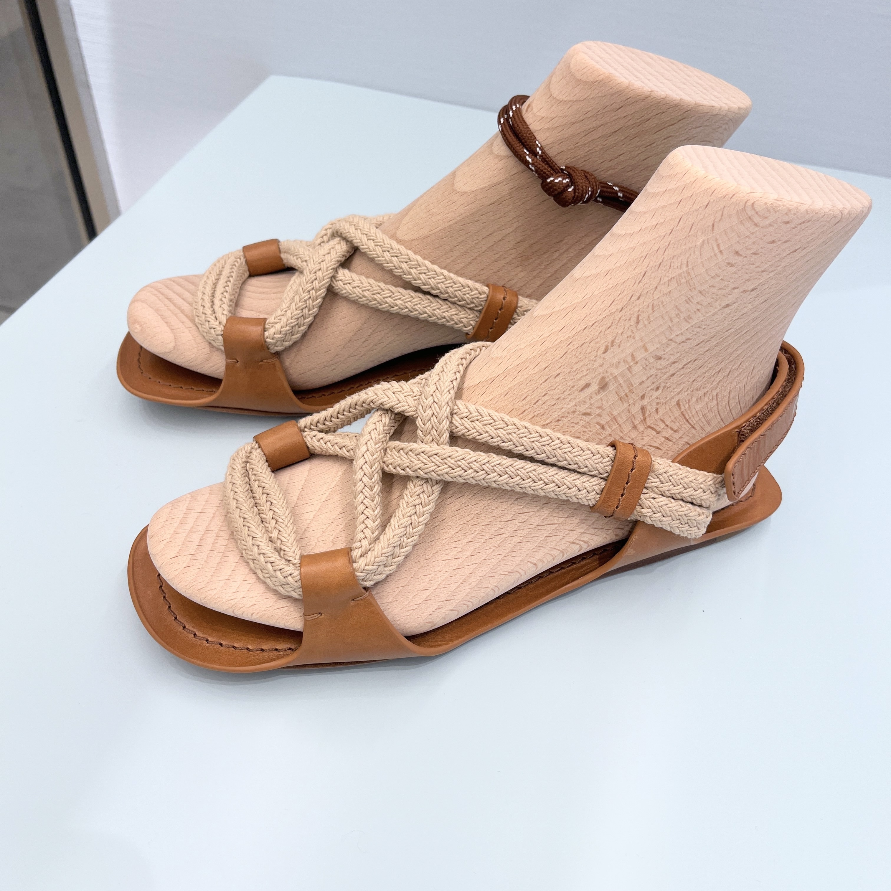 正規品★MiuMiu★ 5X415E コード フラットサンダル 2色
