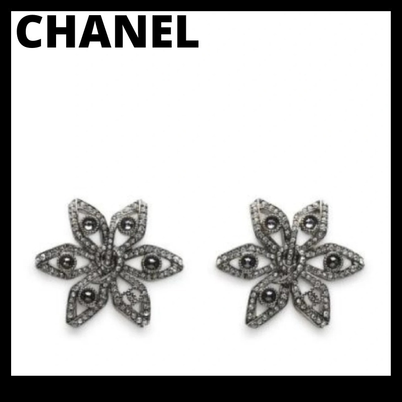 《花びらのような美しさ♪》CHANEL ピアス CCロゴ