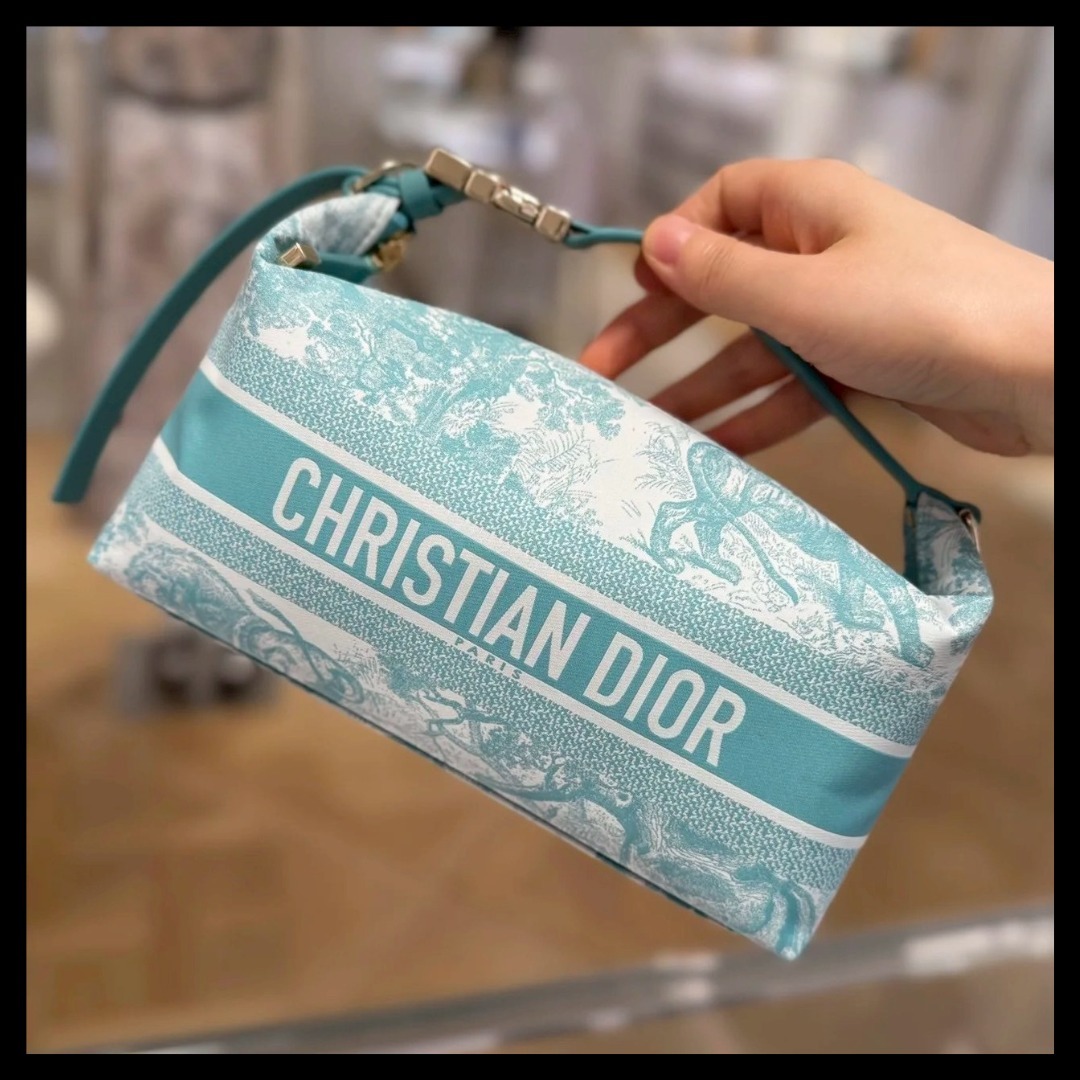 【収納力とエレガンスの絶妙なバランス♪】DIOR ポーチ