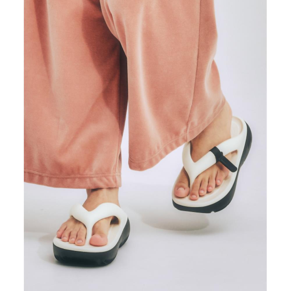 サンダル・ミュール TAW&TOE Zerovity Plumpy Creamy Black Z-FF-PP-CB
