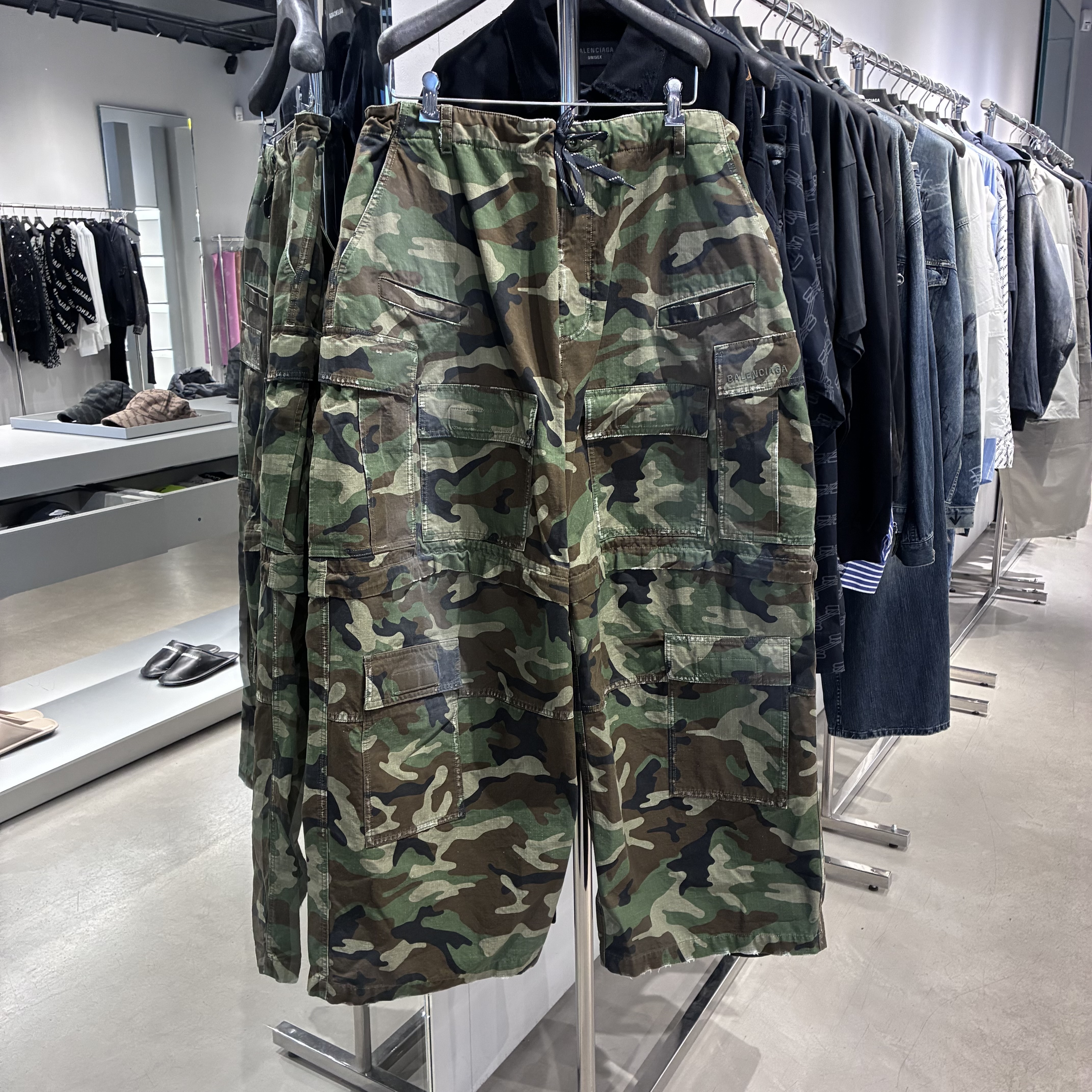 【直営店セール】BALENCIAGA（バレンシアガ)カモ柄 カーゴパンツ