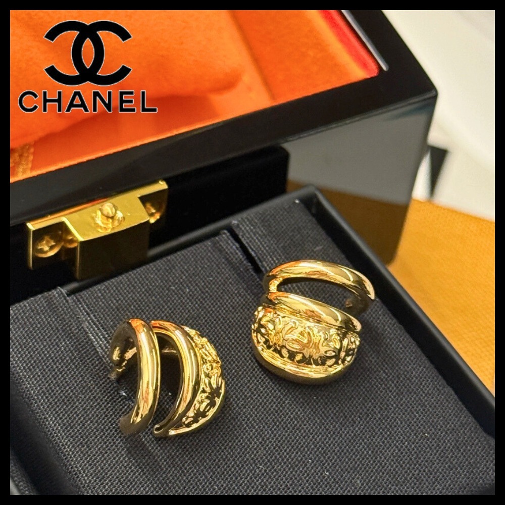 【ゴールドが輝く☆CCロゴ】CHANEL ピアス