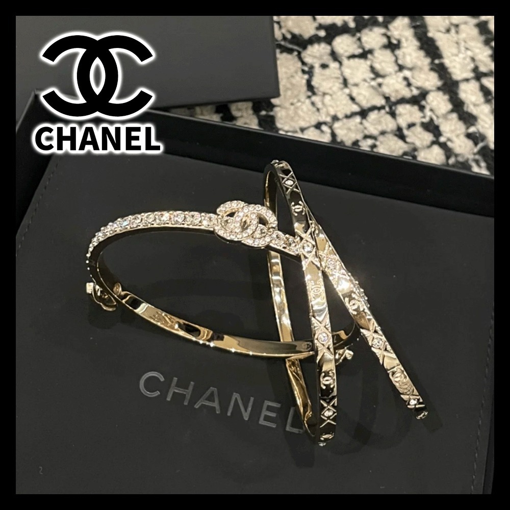 手元にエレガントさ際立つ【CHANEL】三連バングル ブレスレット