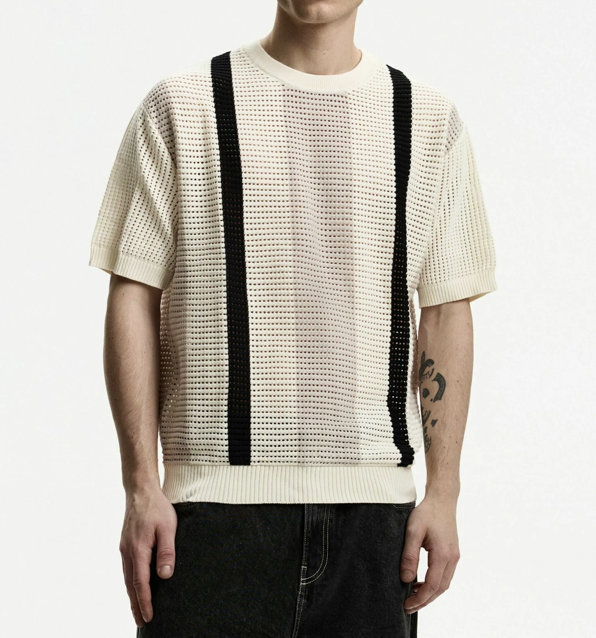 【BERSHKA】TEXTURED STRIPED Tシャツ ベルシュカ