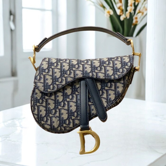 ≪洗練された個性≫【Dior】ミニサドル ブルー オブリーク