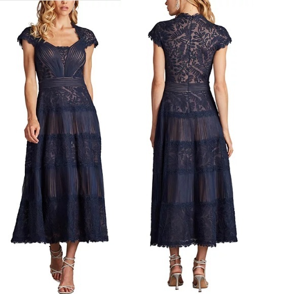 TADASHI SHOJI☆エレガントなシルエット レース＋プリーツ