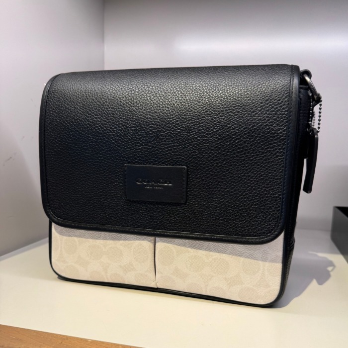 【COACH】普段使いに最適 ♪ スプリント マップ バッグ 25