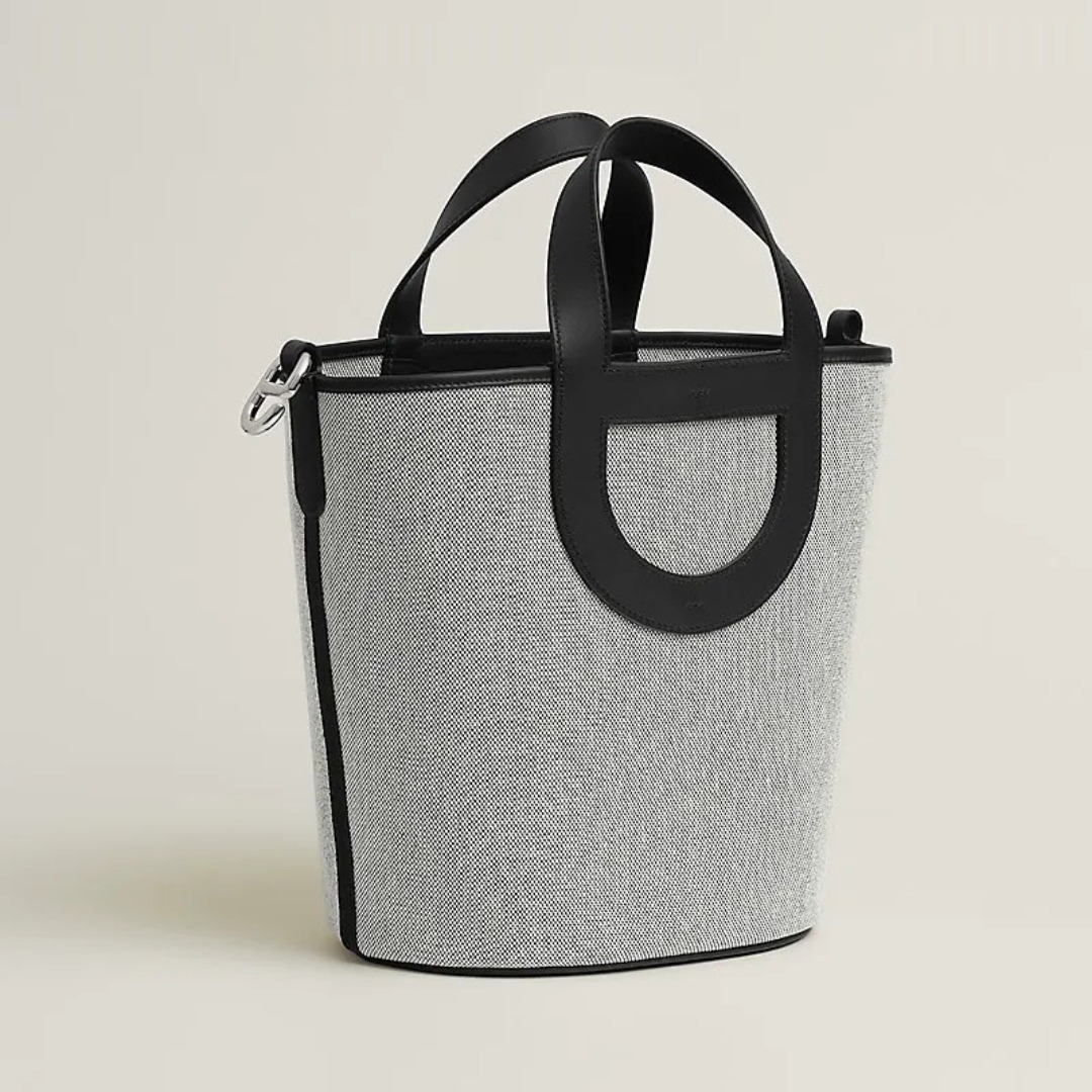 軽やか “H” の日常【HERMES】Hermes In-the-Loop 23 Bag