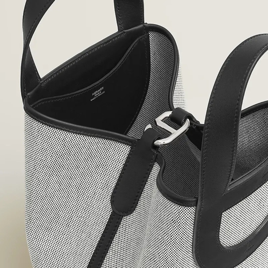 軽やか “H” の日常【HERMES】Hermes In-the-Loop 23 Bag