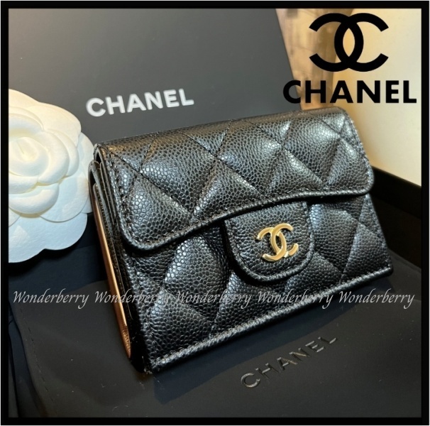 定番で大人気♪【CHANEL】三つ折りスモールフラップ 財布