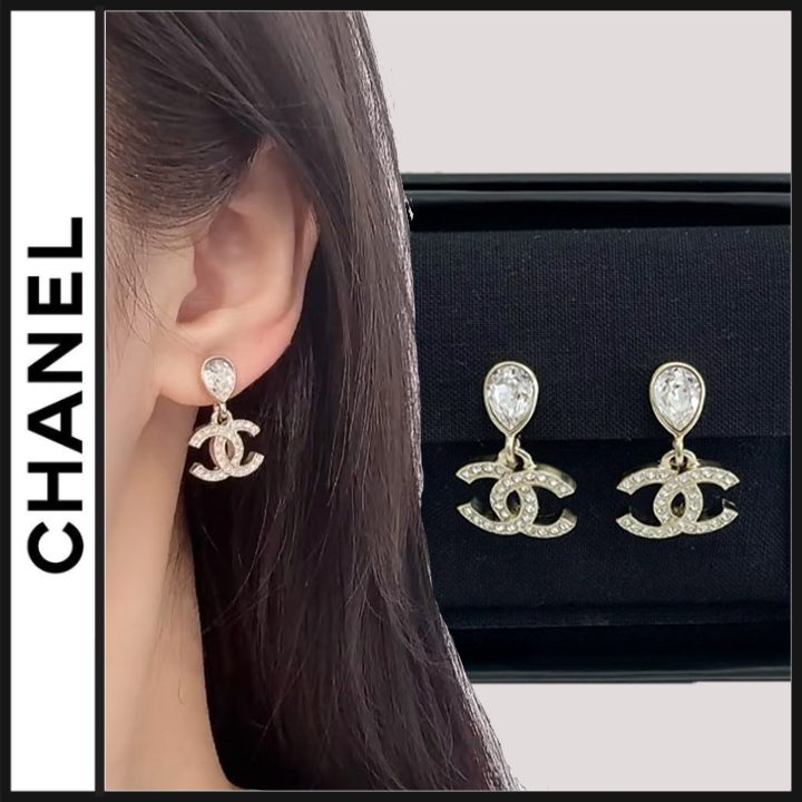 揺れる！爽やかしずくピアス♡CHANEL