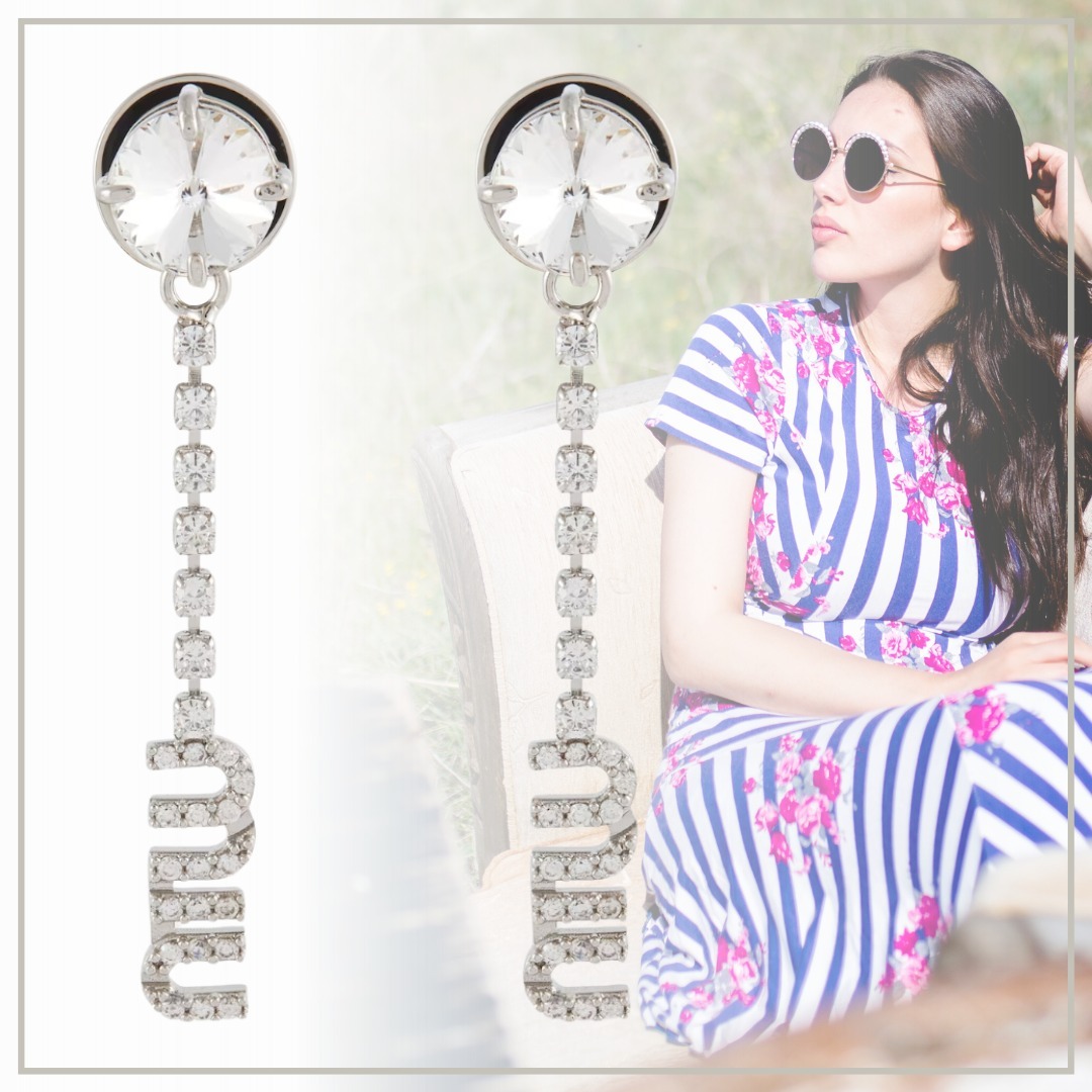 【完売必至】Miu Miu ロゴ クリスタル ピアス