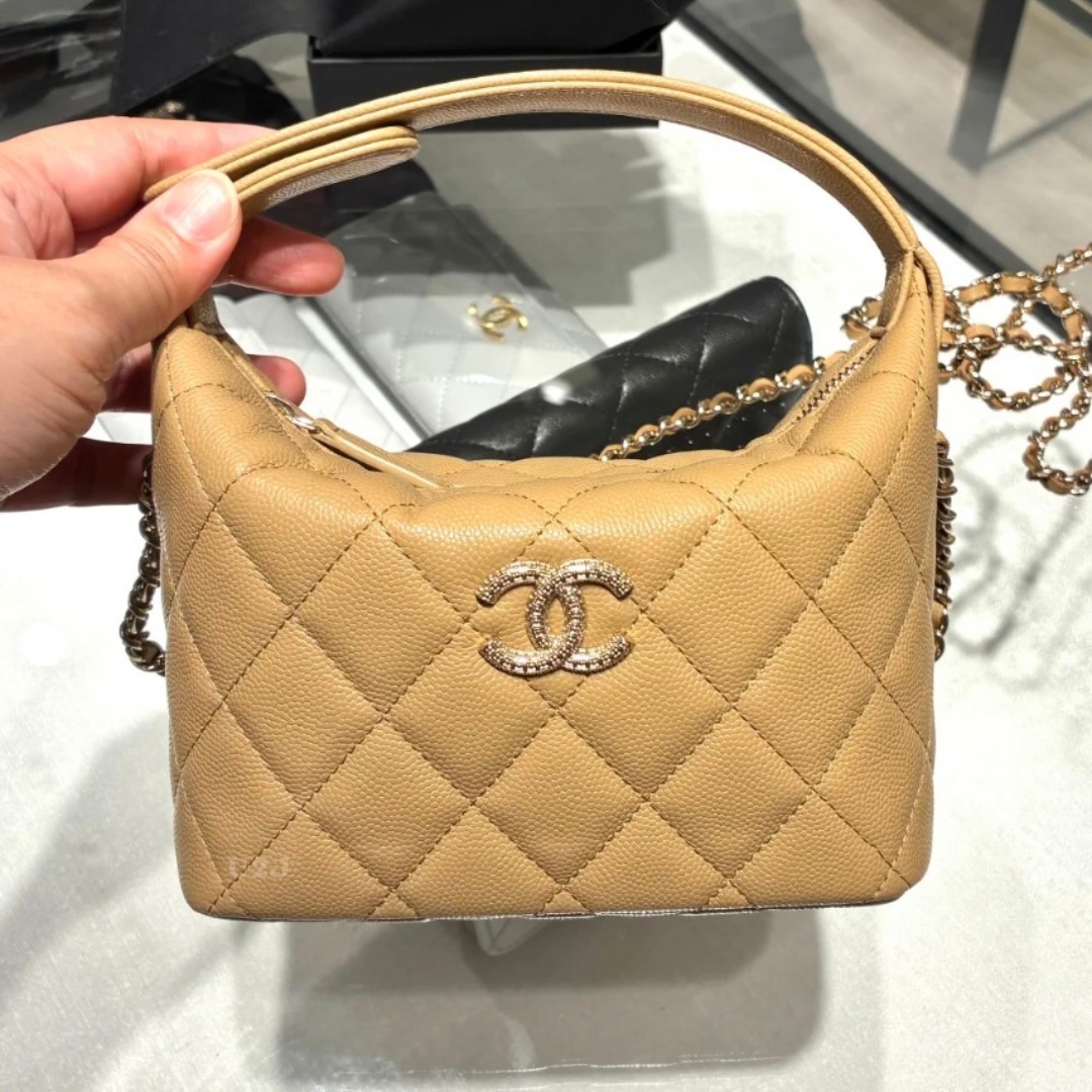 《抜群のサイズ感♡》 CHANEL チェーン クラッチ バッグ