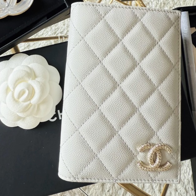 《最旬トレンド》CHANEL 25A パスポートケース