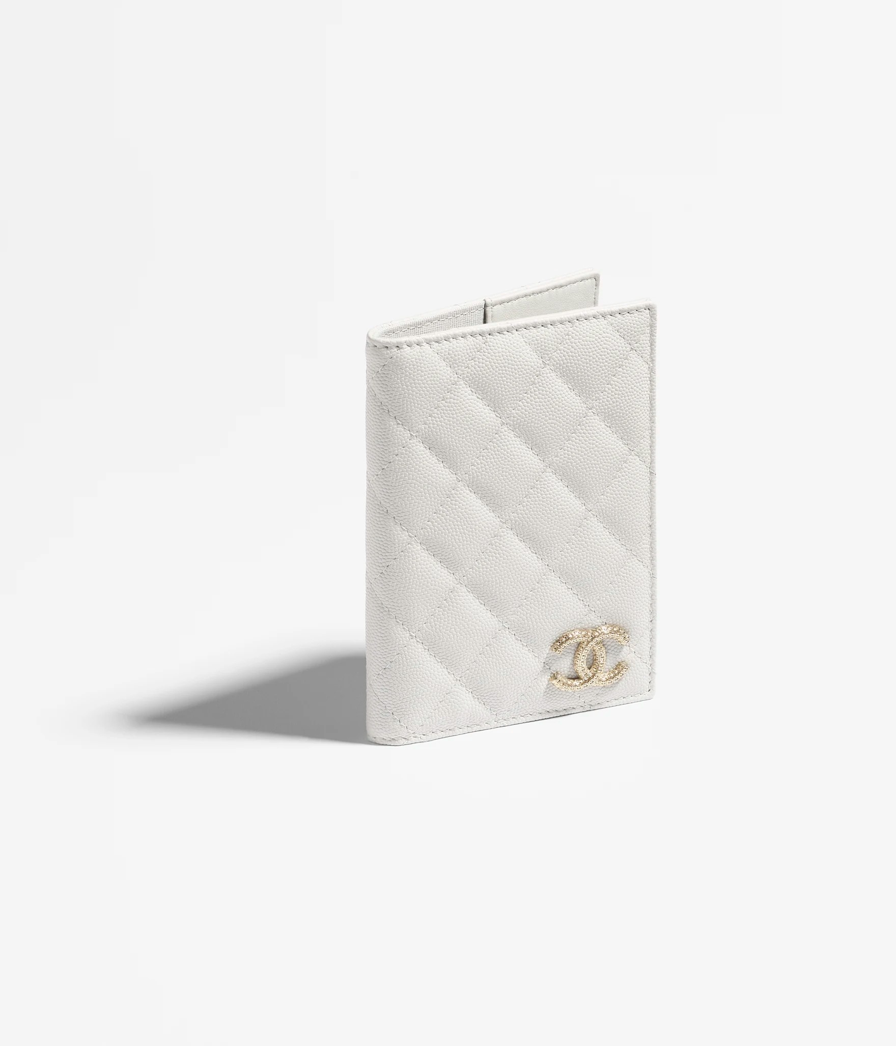 《最旬トレンド》CHANEL 25A パスポートケース