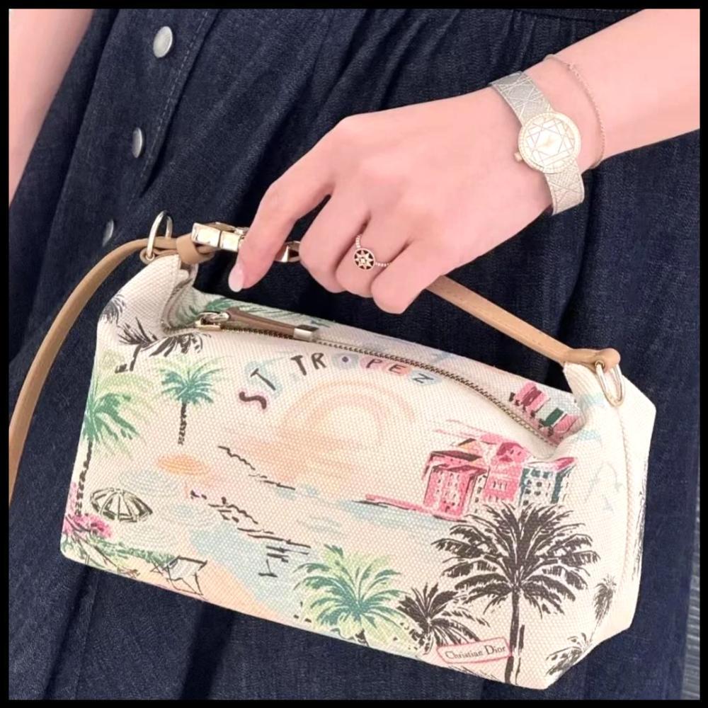 【上品なデザイン♪】DIOR ポーチ