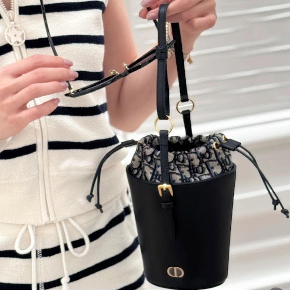 国内すぐ【DIOR】可愛い 30 Montaigne ミニ バケットバッグ