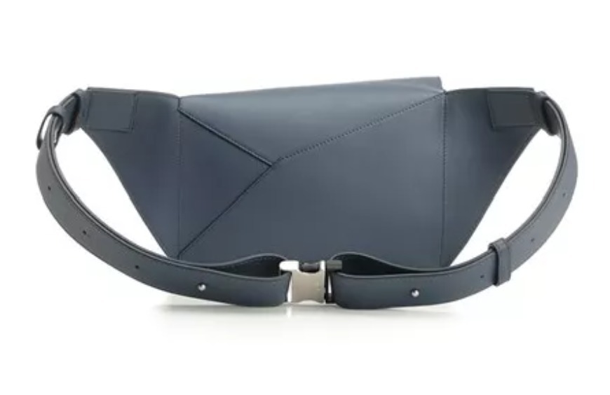 立体的で高いデザイン性《LOEWE》Puzzle スモールウエストバッグ