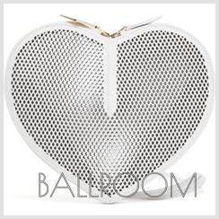 ショルダーバッグ・ポシェット ALAIA LE COEUR NET LEATHER CROSSBODY BAG