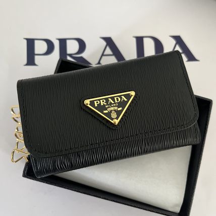 関無・国内発【PRADA】サフィアーノレザーキーケース VIP特価 ブラック(黒)系 PRADA(プラダ) キーケース(レディース) - 海外