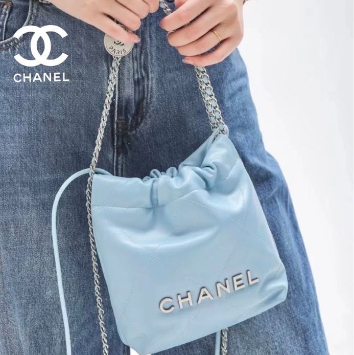 ライトブルーが鮮やか♪【CHANEL】バッグ
