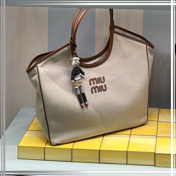 【デイリー×バカンス】Miu Miu トートバッグ ラグジュアリー
