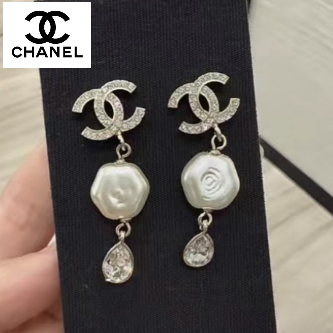 【CHANEL】25A 揺れるクリスタル★シャネル ペンダントピアス