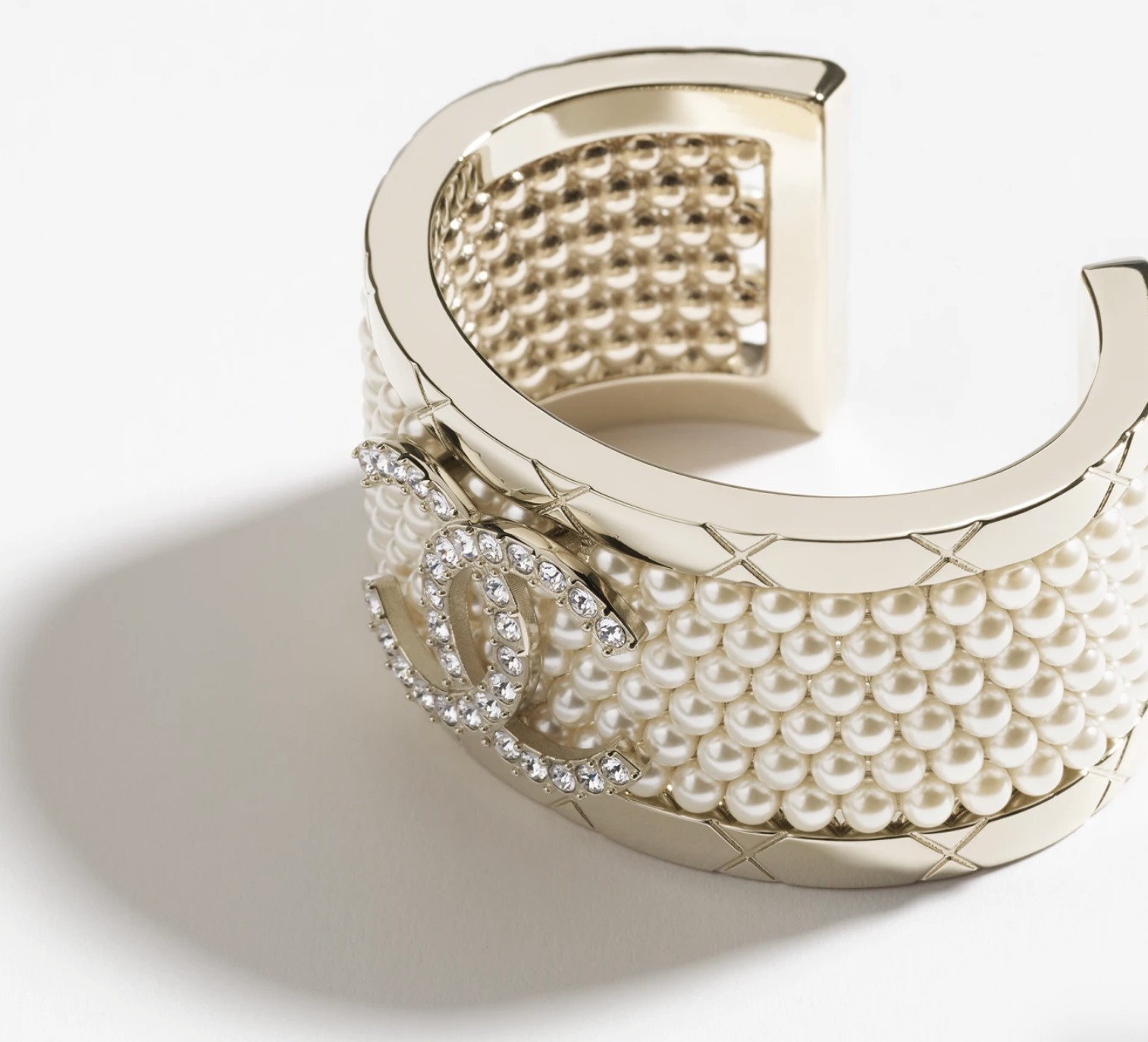 《手首華やかに♪》CHANEL パール バングル