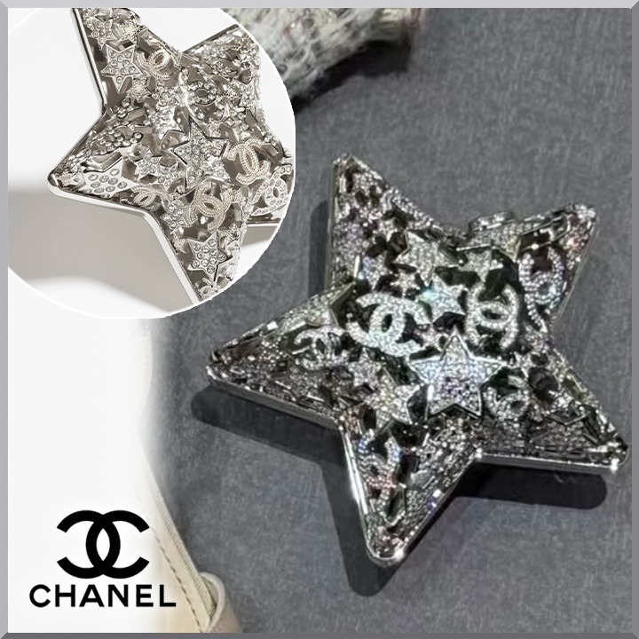 《スターがポイントに☆》CHANEL ブローチ キラキラ 25A