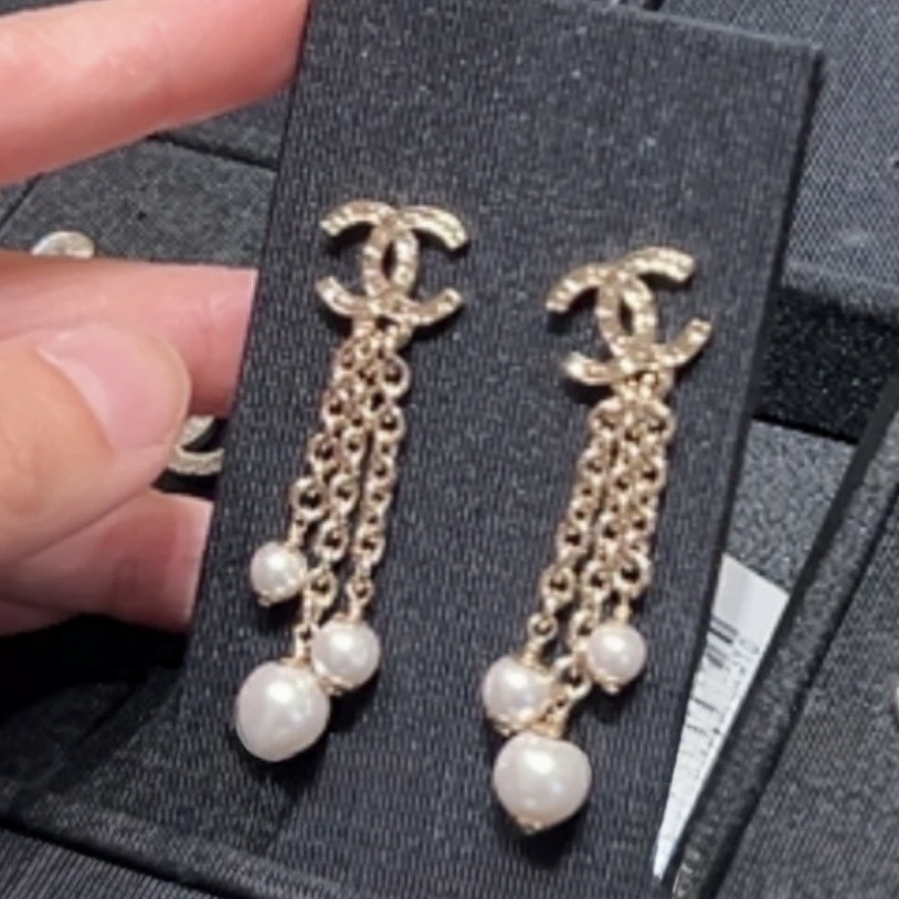 《耳元で上品に煌めく♪》CHANEL ピアス チェーン パール CCロゴ