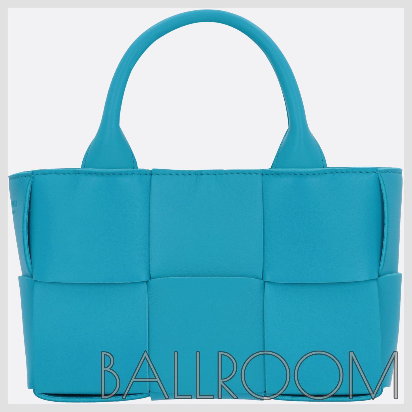 トートバッグ BOTTEGA VENETA ARCO MICRO TOTE BAG IN MAXI INTRECCIATO NAPPA