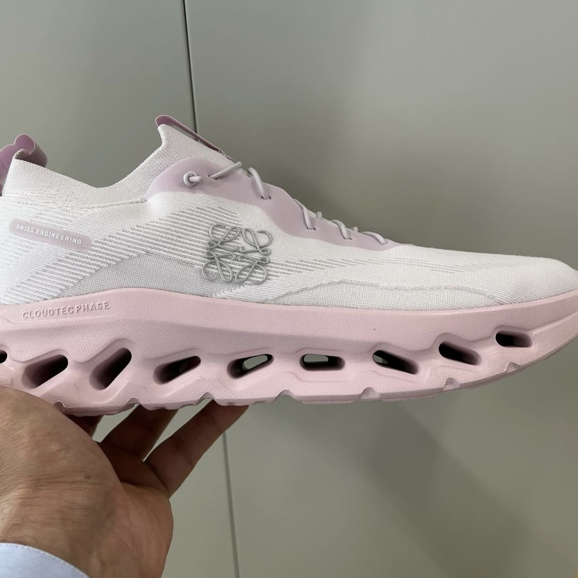 コラボ◆On x Loewe クラウドティルト ウィメンズ スニーカー