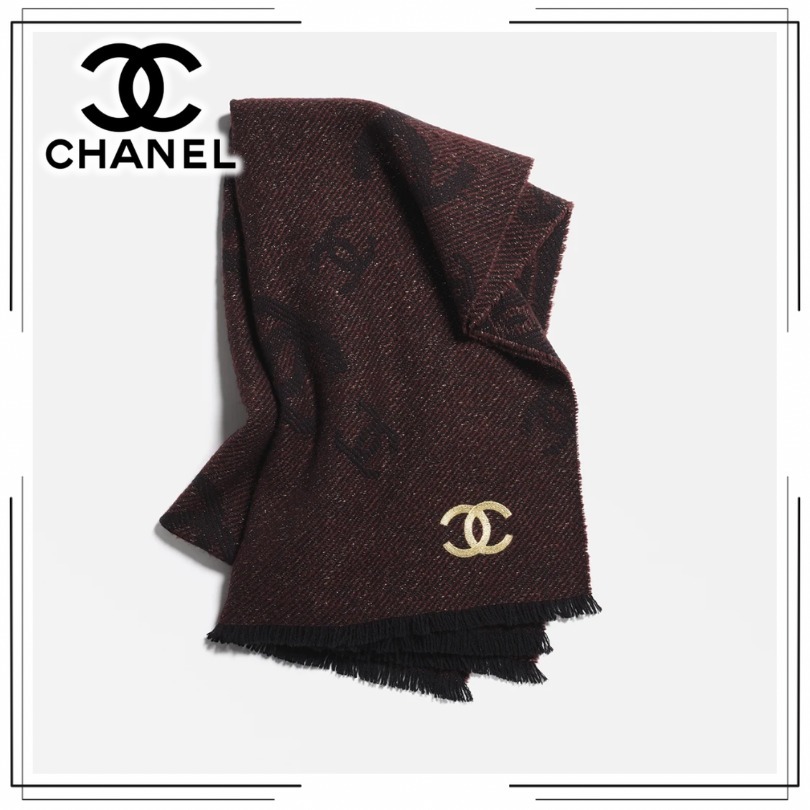 芸術的な装いに【CHANEL】バーガンディーストール