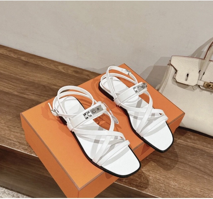 《目を惹く美しさ♪3色》HERMES サンダル ジューン June