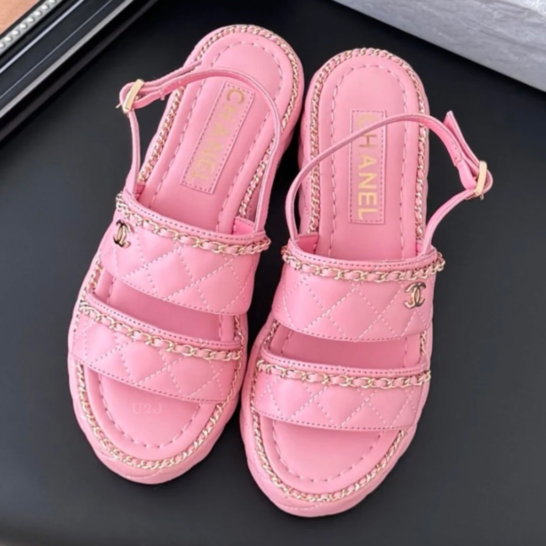 《シック♡美脚効果抜群！》 CHANEL サンダル
