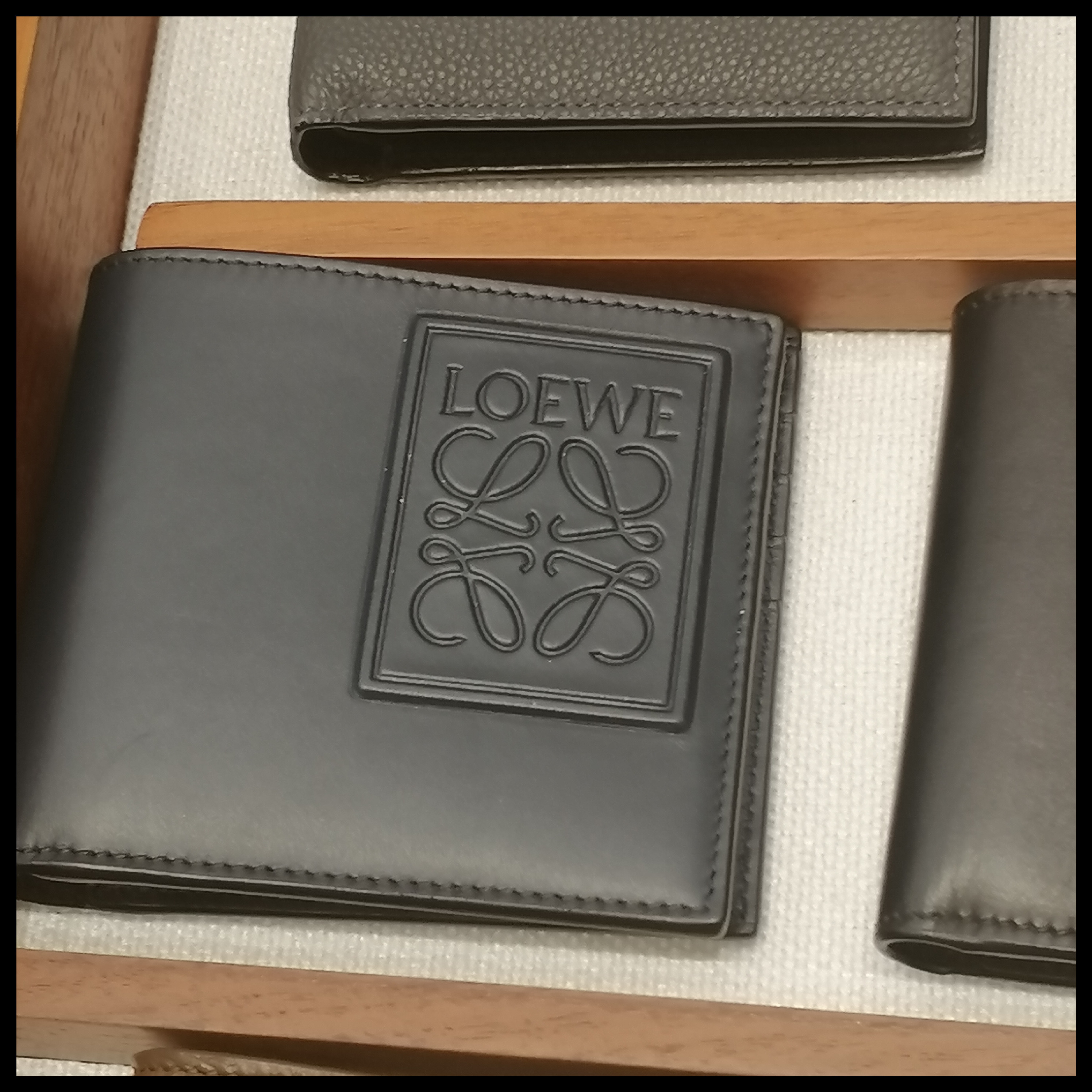 ◆LOEWE◆ バイフォールド コインウォレット（シルクカーフ）