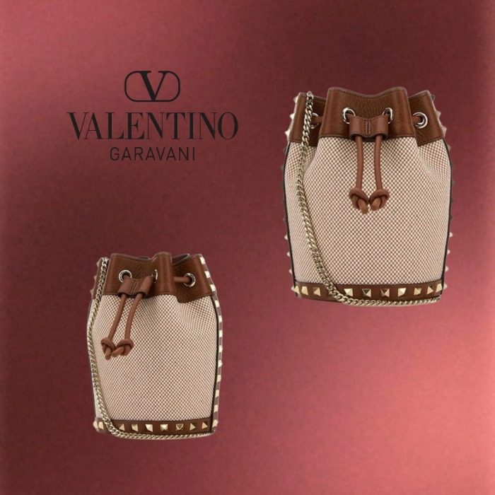 ショルダーバッグ・ポシェット 25ss VALENTINO GARAVANI Two-Tone Canvas Rockstud Bucket Bag