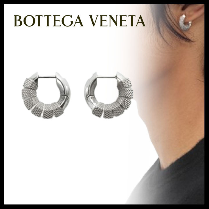 Bottega Veneta直営店 ペンフープピアス シルバー